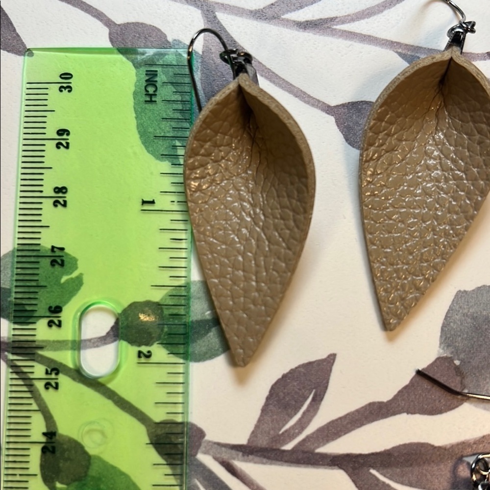 Elegant Leather Leaf Earrings Set - Tan, Blue, Brown - Picture 10 of 12